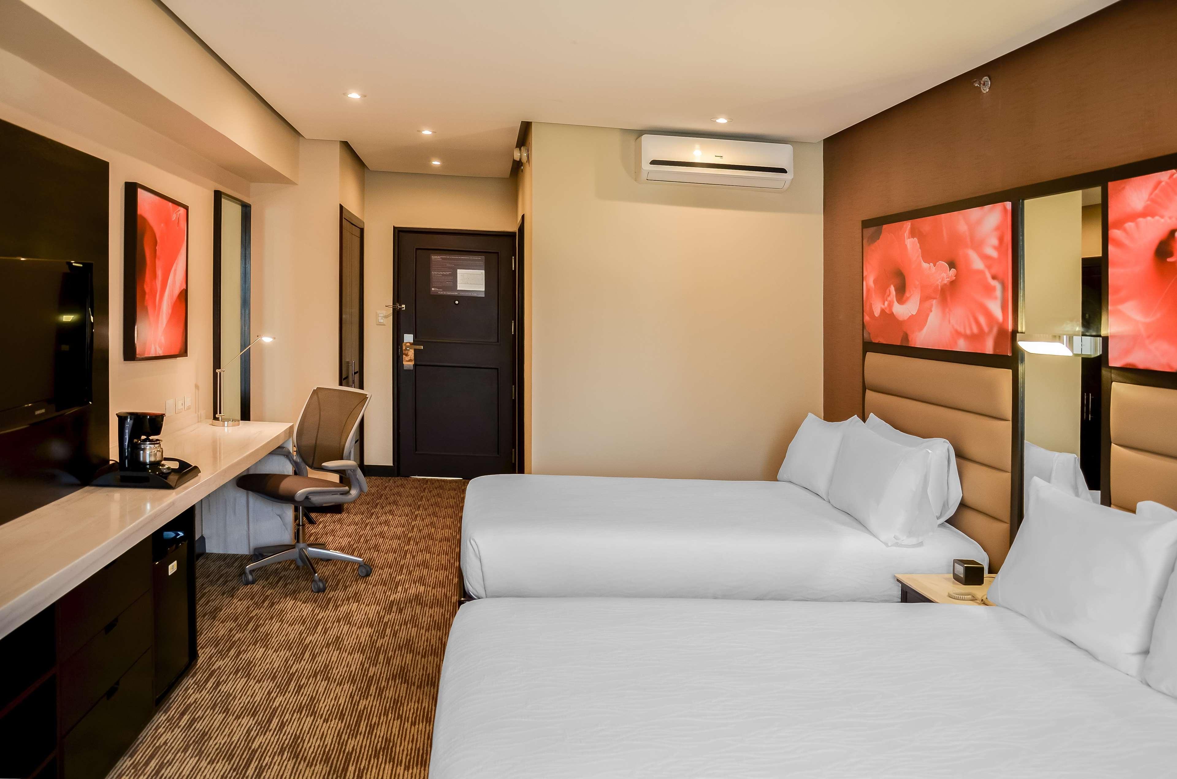 Hilton Garden Inn Guatemala City Exterior photo